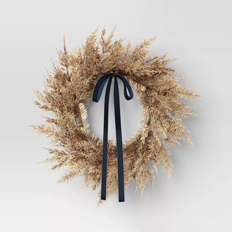  gold-toned wreath