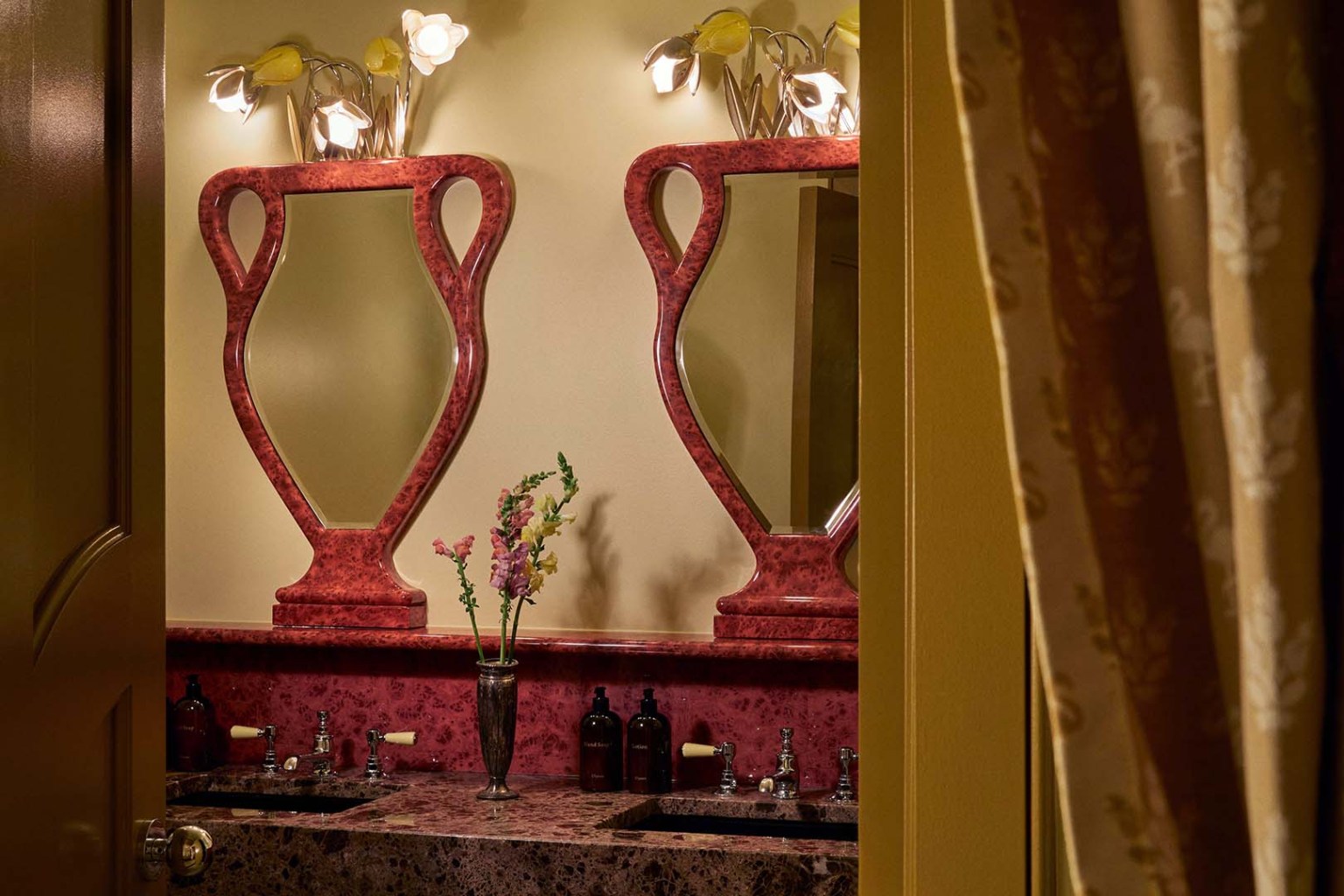 10 Bathroom Design Tips to Steal from Hotels