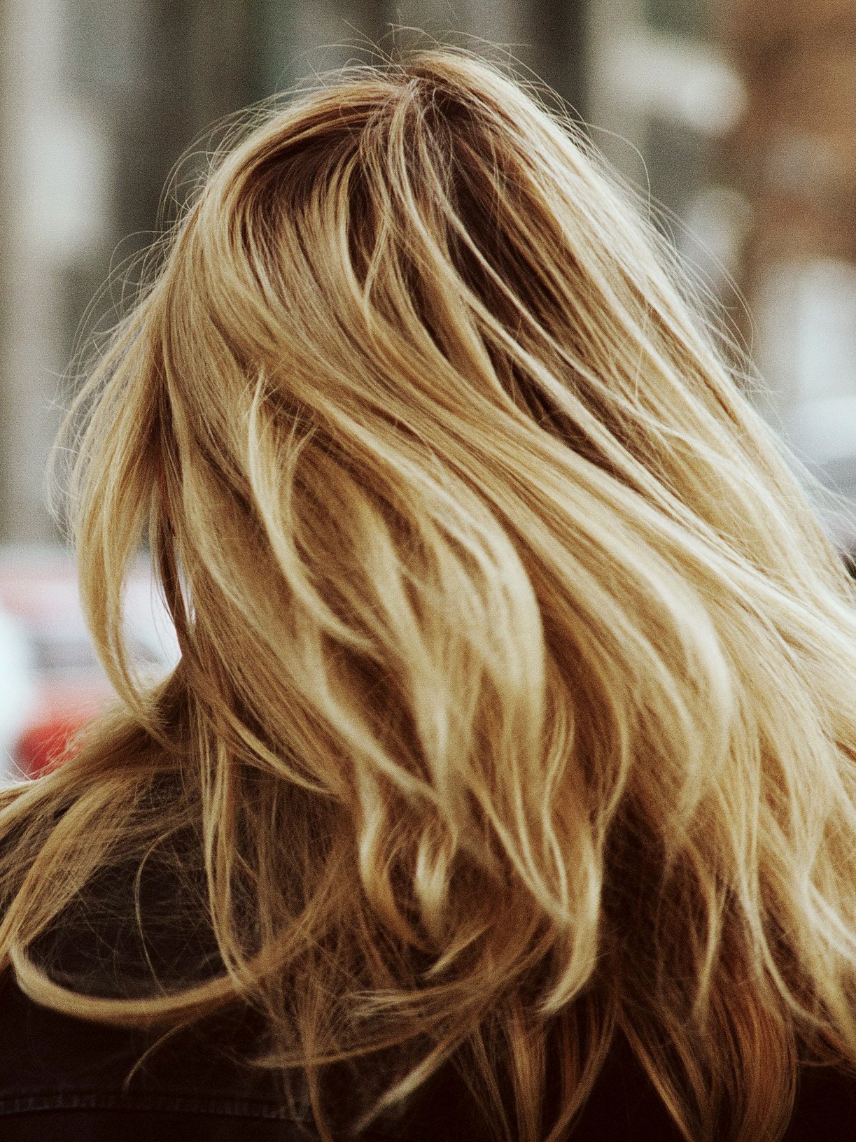 The 6 Best Hair Lightening Sprays for Natural Highlights