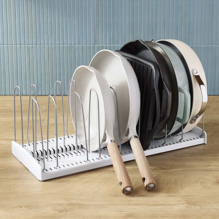 Adjustable cookware storage rack