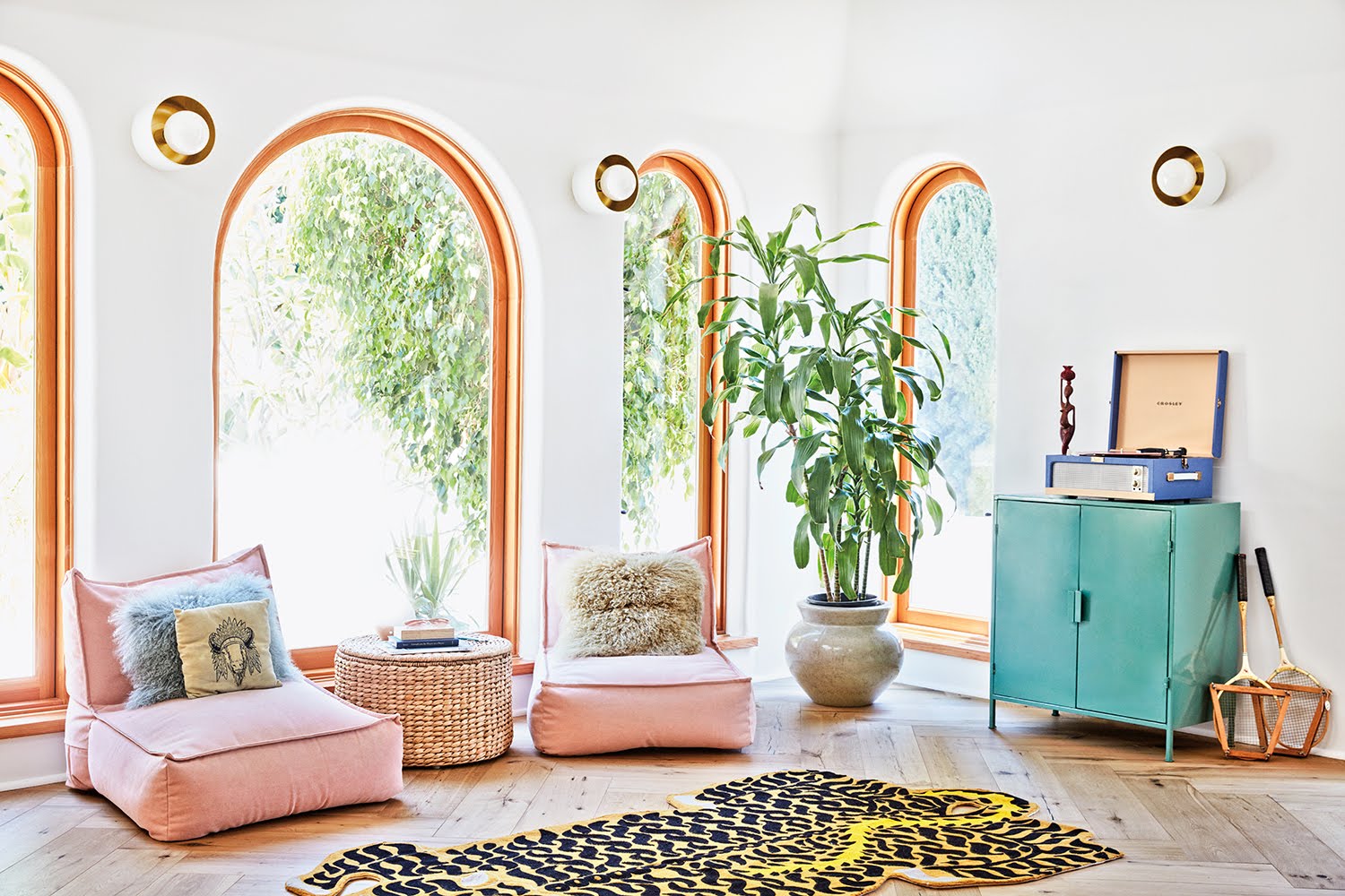 4 Living Room Layout For a Small Open-Plan Space, image size:1500x1000