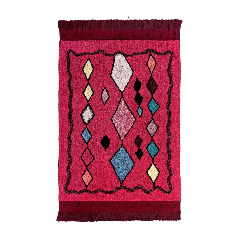  bright magenta rug with diamonds