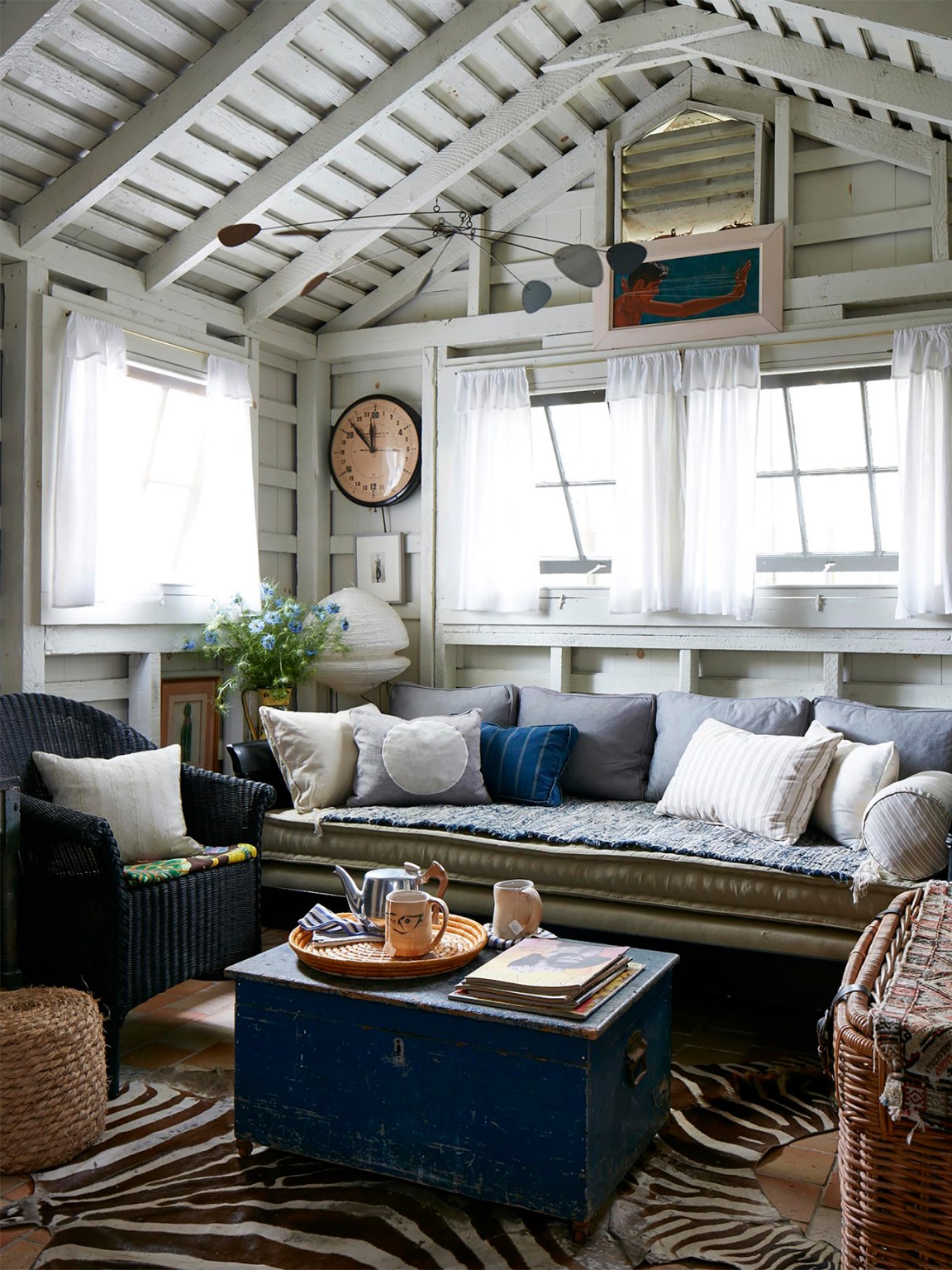 9 Small Living Room Decorating Ideas to Make It Feel Larger Than it Is
