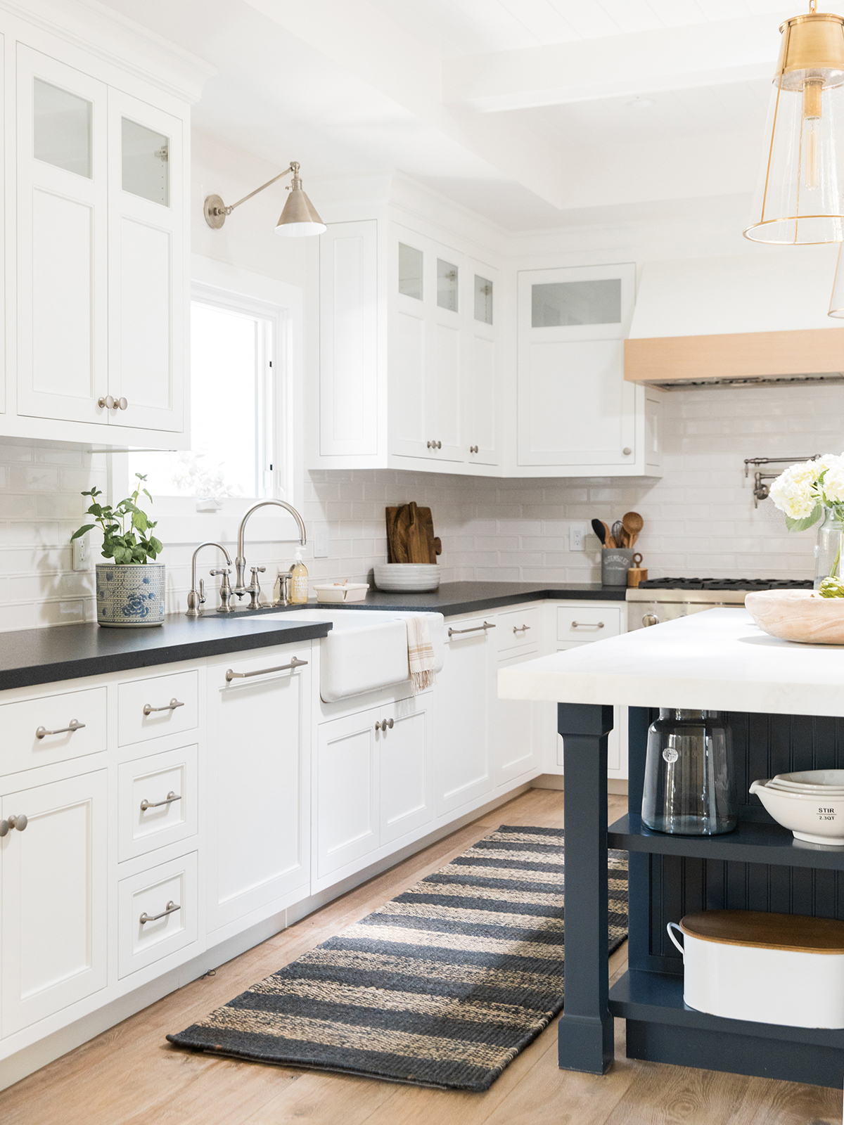 These 11 White Kitchen Cabinets Are Anything But Vanilla, image size:1200x1600