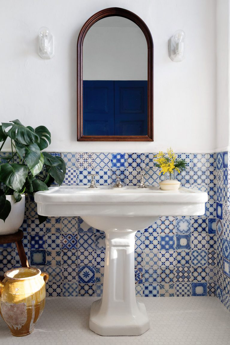 7 Bathroom Backsplash Tile Ideas to Kickstart Your Renovation