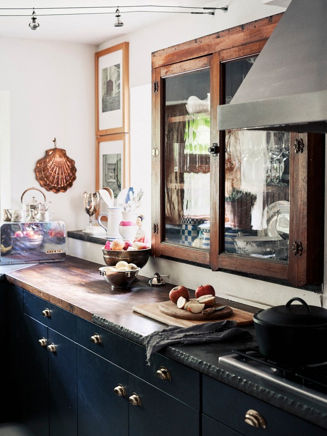10 Antique Kitchen Cabinets That’ll Inspire You to Thrift Shop