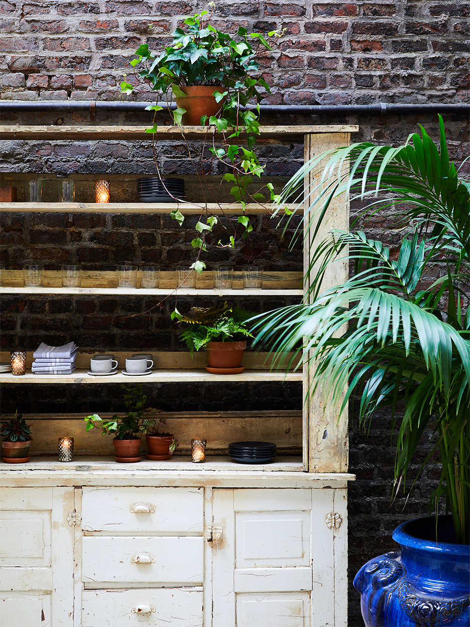 antique white kitchen cabinet