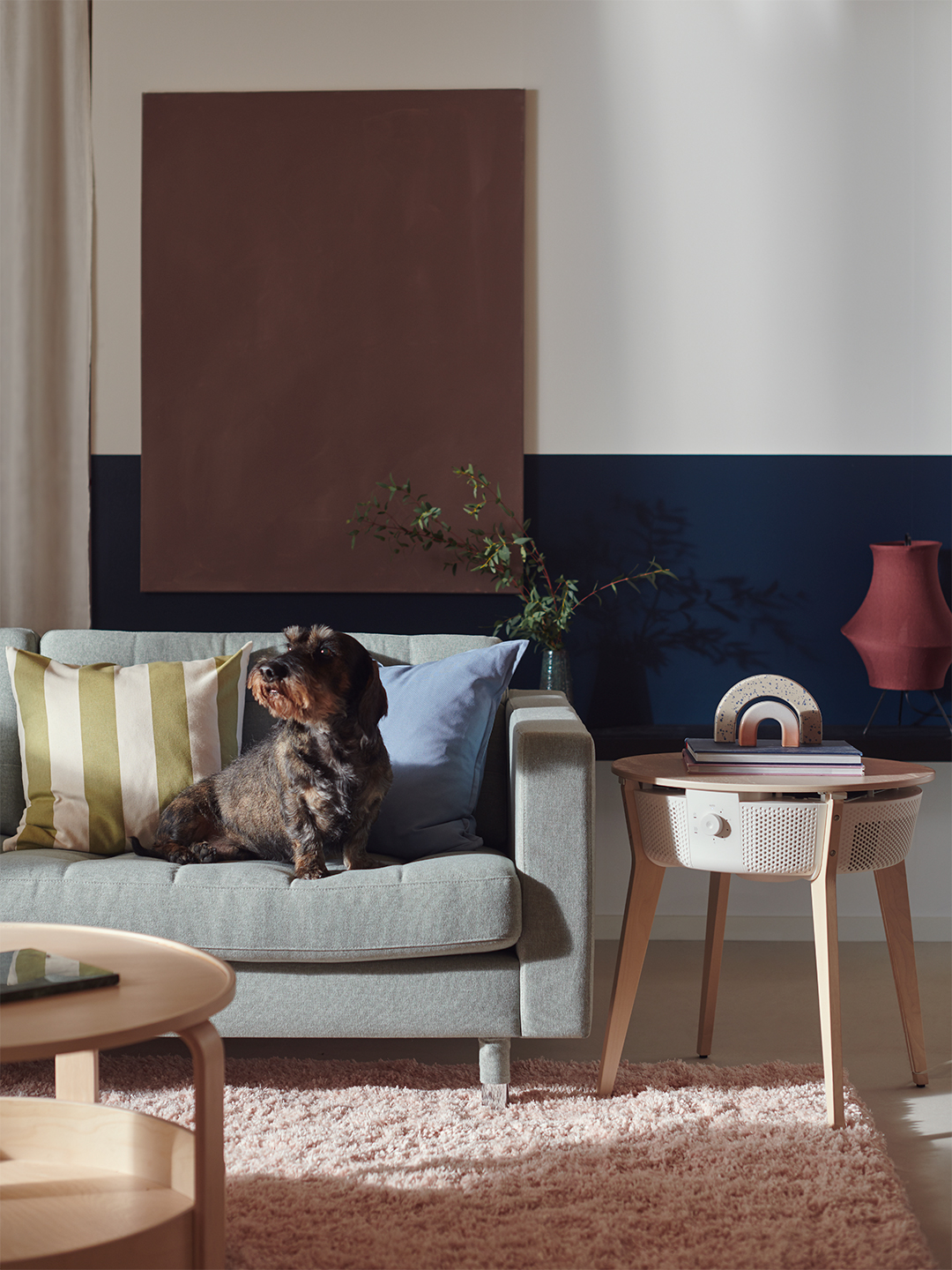 家具 Ikea Sofa with side table and wall hanging IKEA's New Table Is Small Space Friendly (But It's Not About More