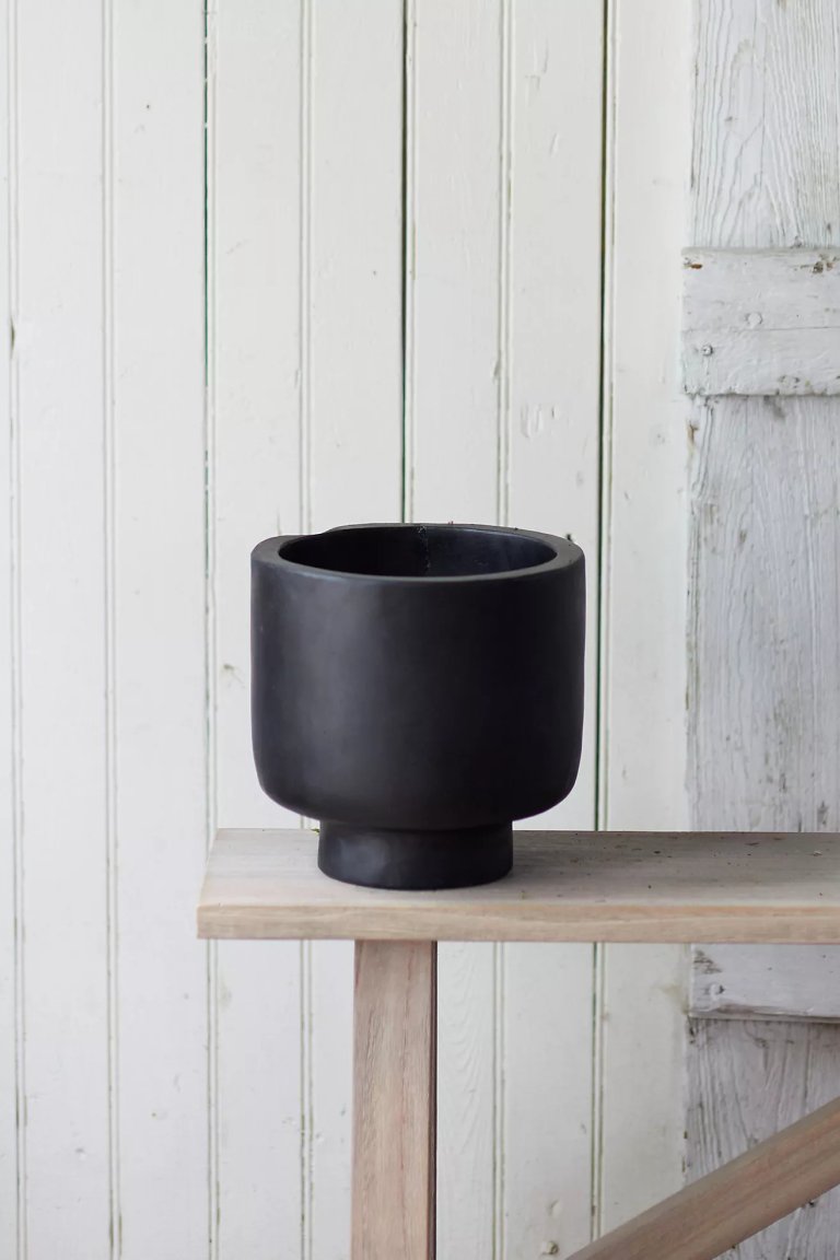  black planter