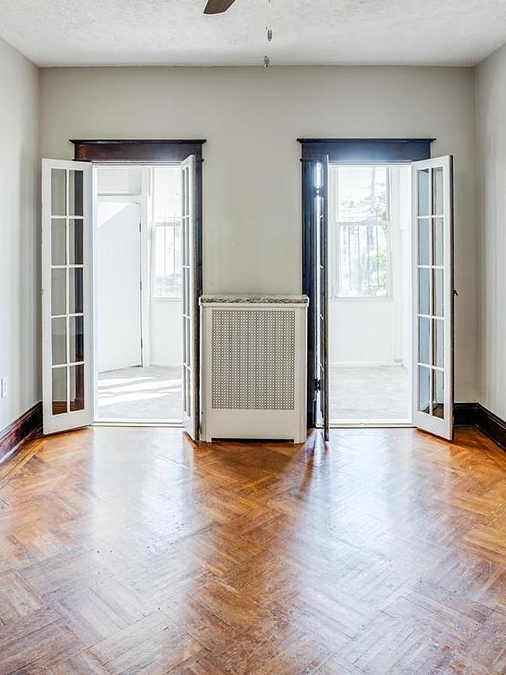 sun porch with no furntiure