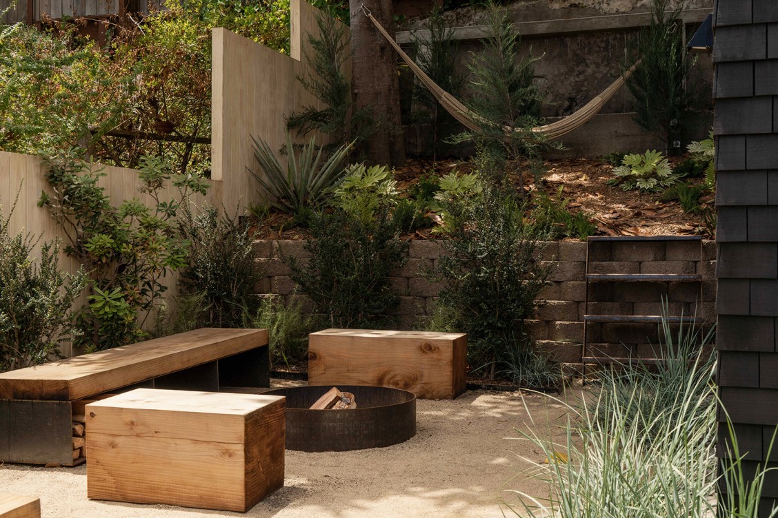 A Winding Staircase Gave This San Francisco Backyard Space for Both ...