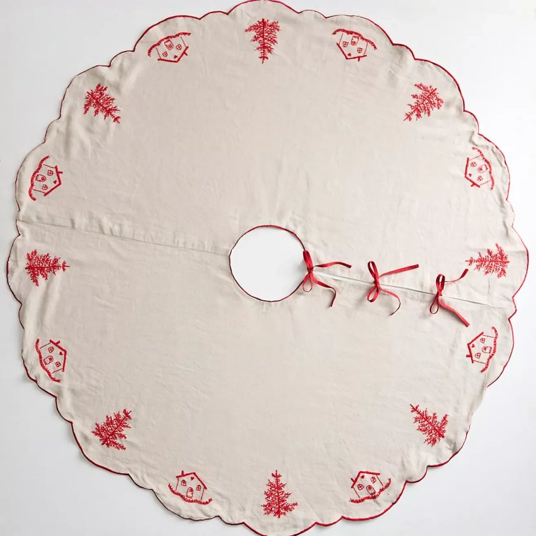  red and white tree skirt
