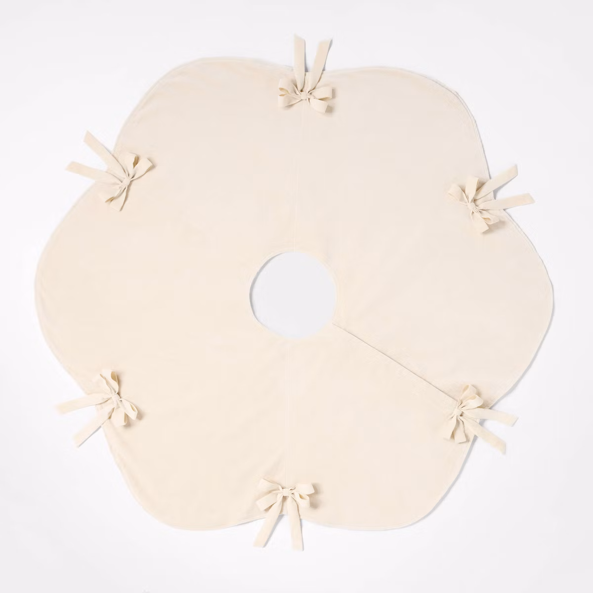  white tree skirt