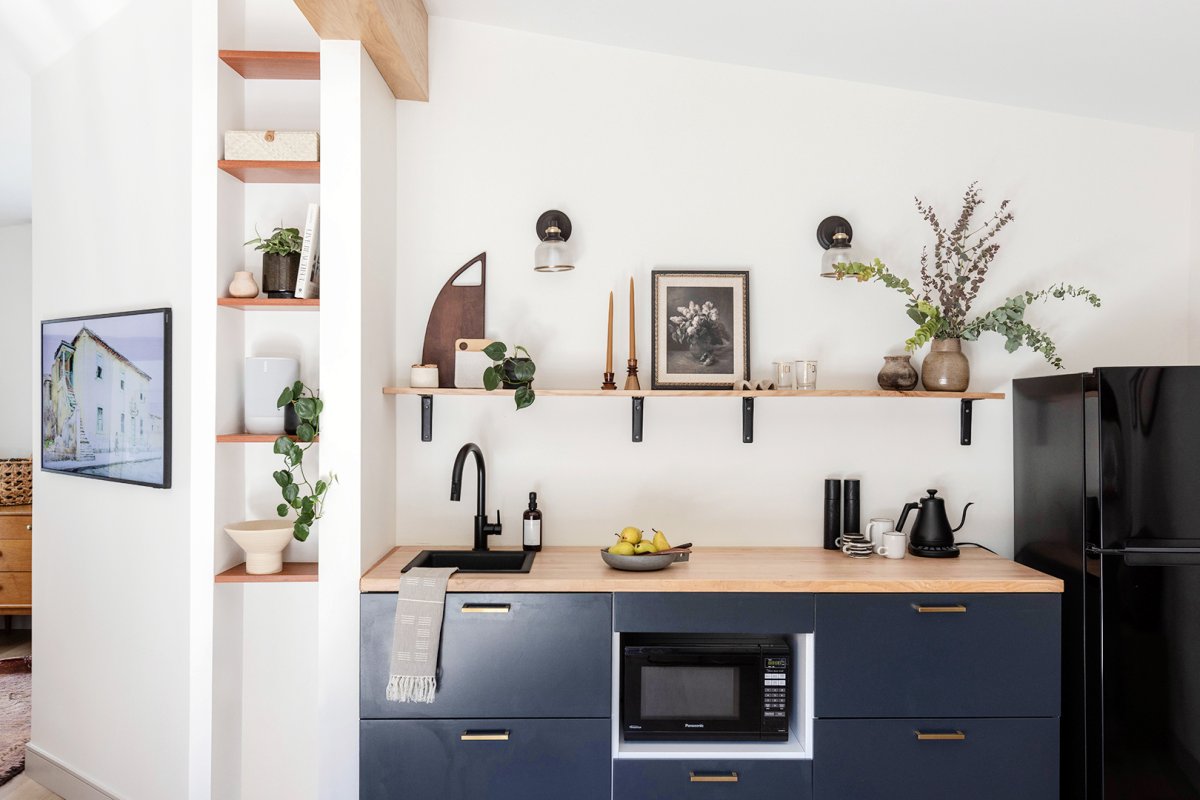 How a Designer Turned Two IKEA Besta Units Into a Dreamy Banquette