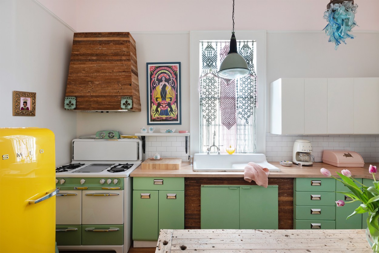 A Designer’s Top Tips for Finding Old Sinks, Appliances, and More