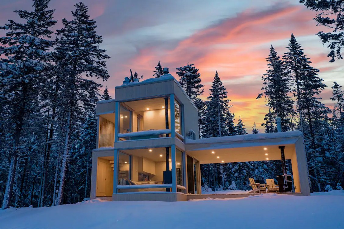 Popular Airbnb Rentals We Can’t Stop Thinking About The Open Shelving In One of Airbnb’s Most ...