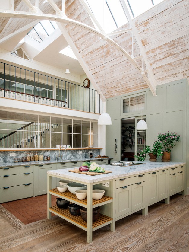 6 Features That Most English Country Kitchens Have in Common