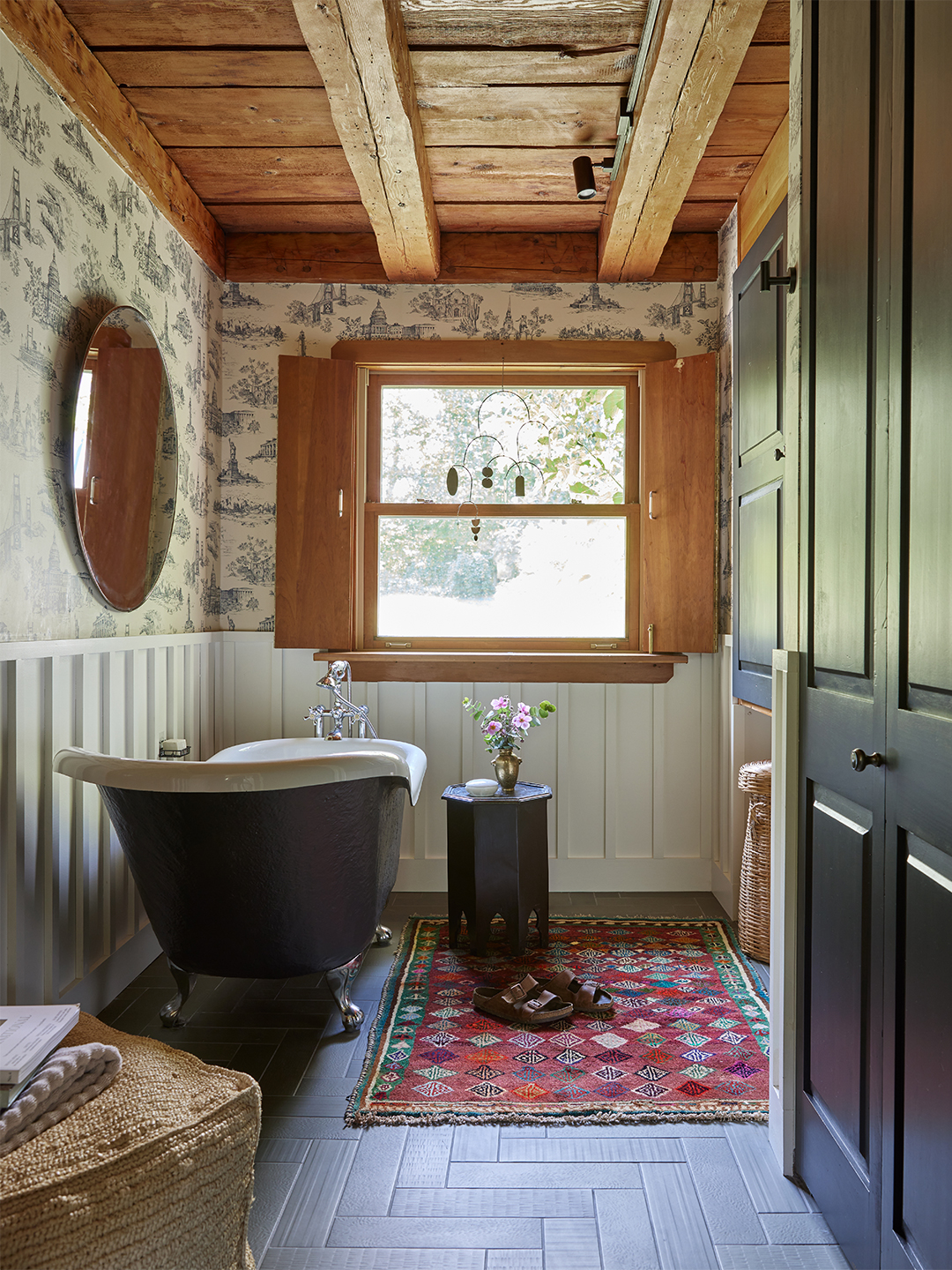 bathroom with claw foot tub
