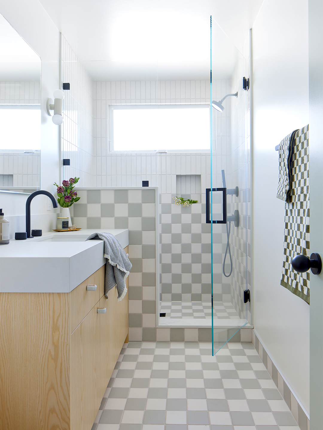 Checkered Tile Made This Bathroom Fit for the Grandma of the House, image size:1080x1440