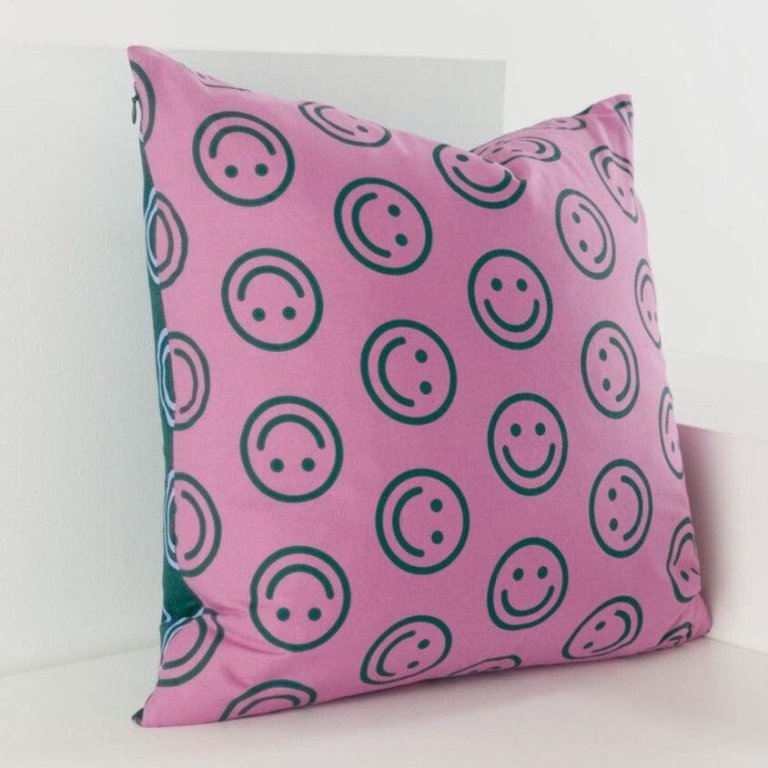  Baggu smiley-face pillow