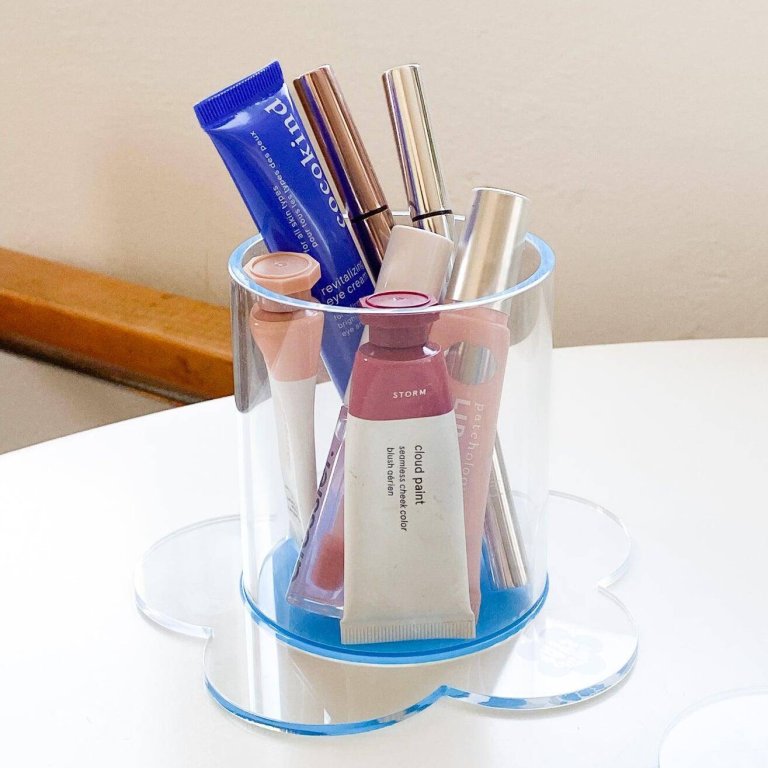  Mini flower jar holding beauty products