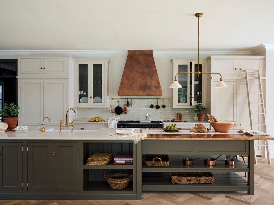 13 Modern Farmhouse Kitchens That Aren't All About Shiplap