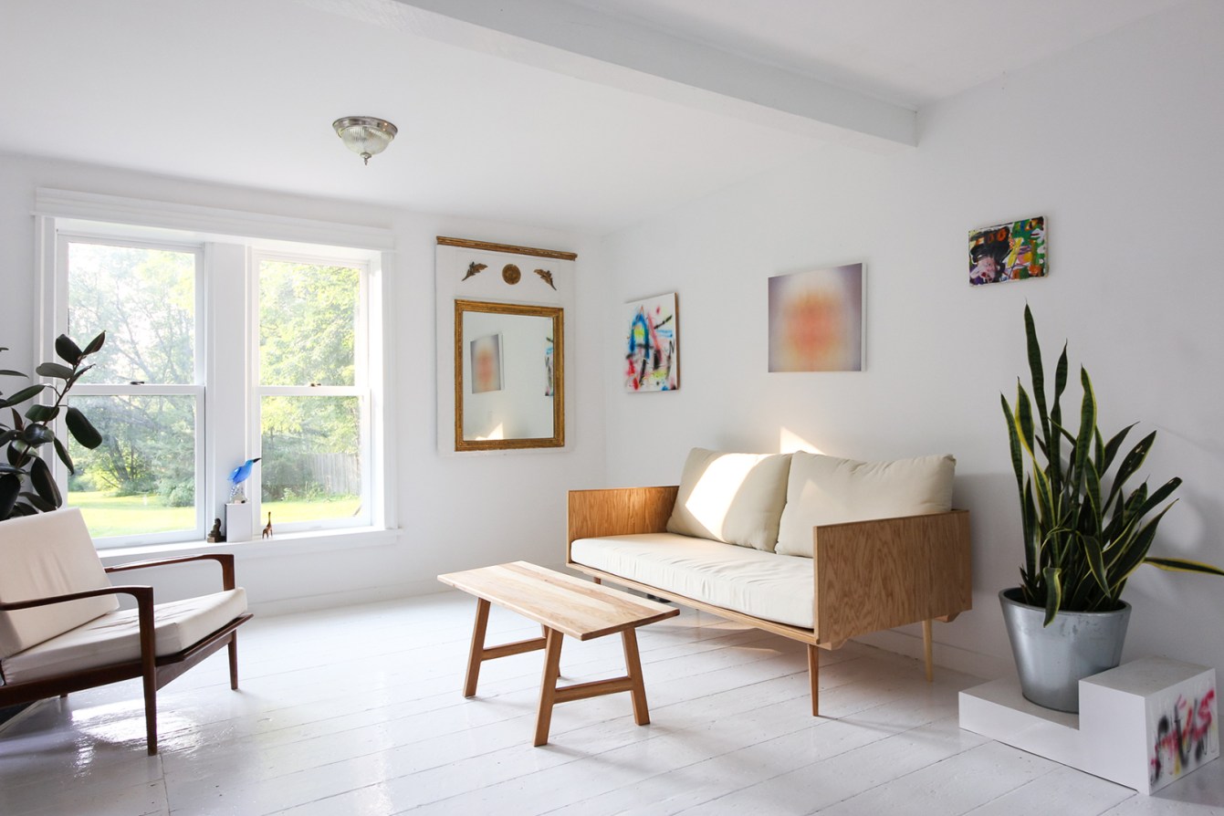 Curated visual reference: Picture Idea: 8 Minimalist Living Room Ideas That Are Still Totally Practical