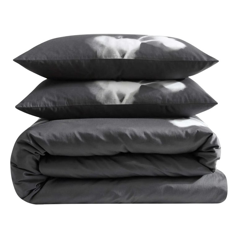  Product photo of a black and white duvet set.