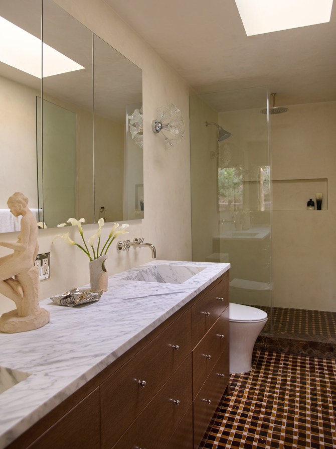 The Floor Tile Pattern We’re Seeing All Over Bathrooms