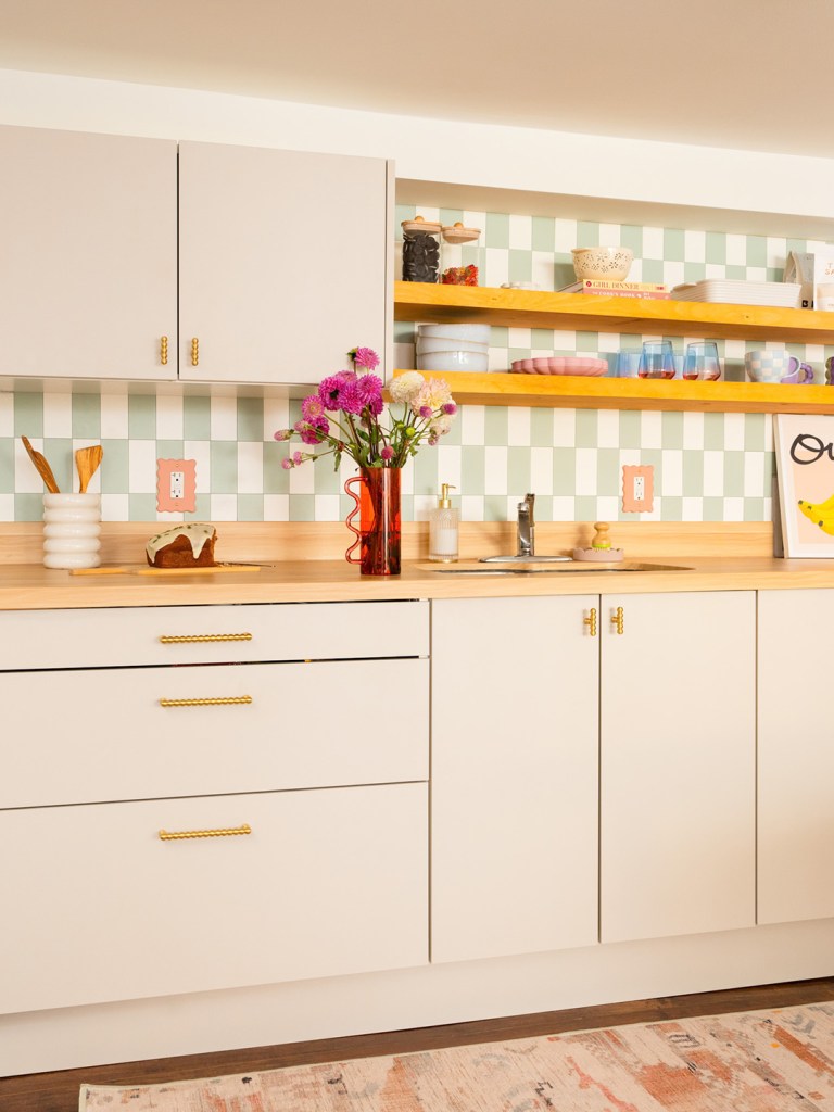 This Renter-Friendly Kitchen Backsplash Tile Snaps in Place
