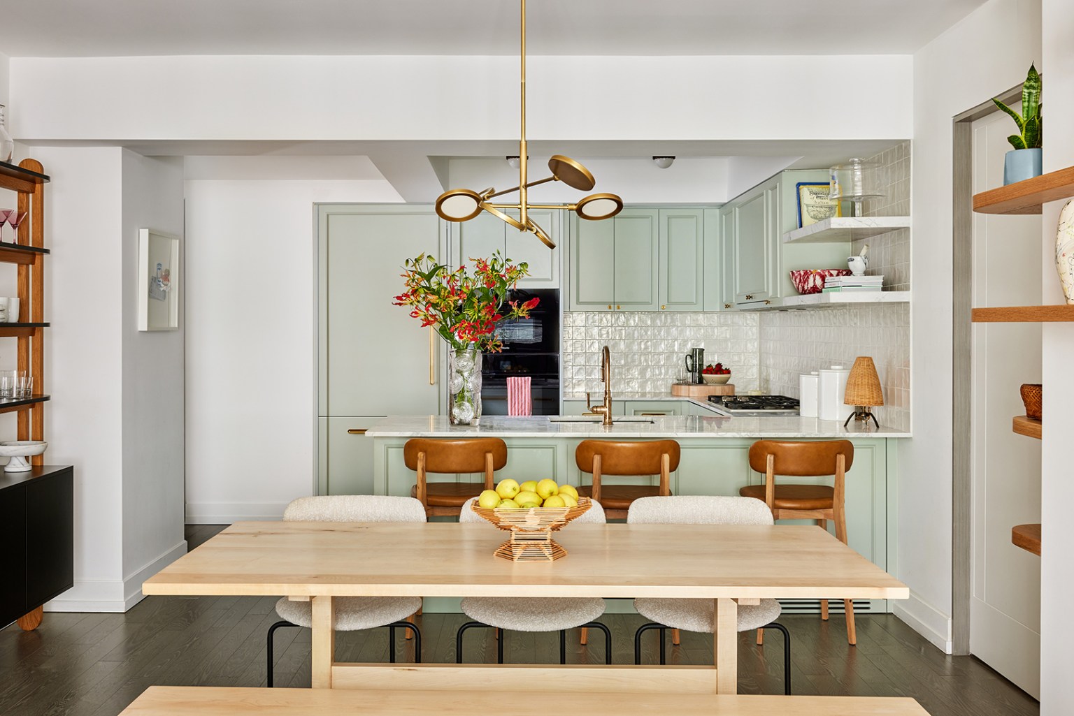 Photo inspiration: This Nyc Apartment Redesign Started With A Throw Pillow And Photo Inspiration