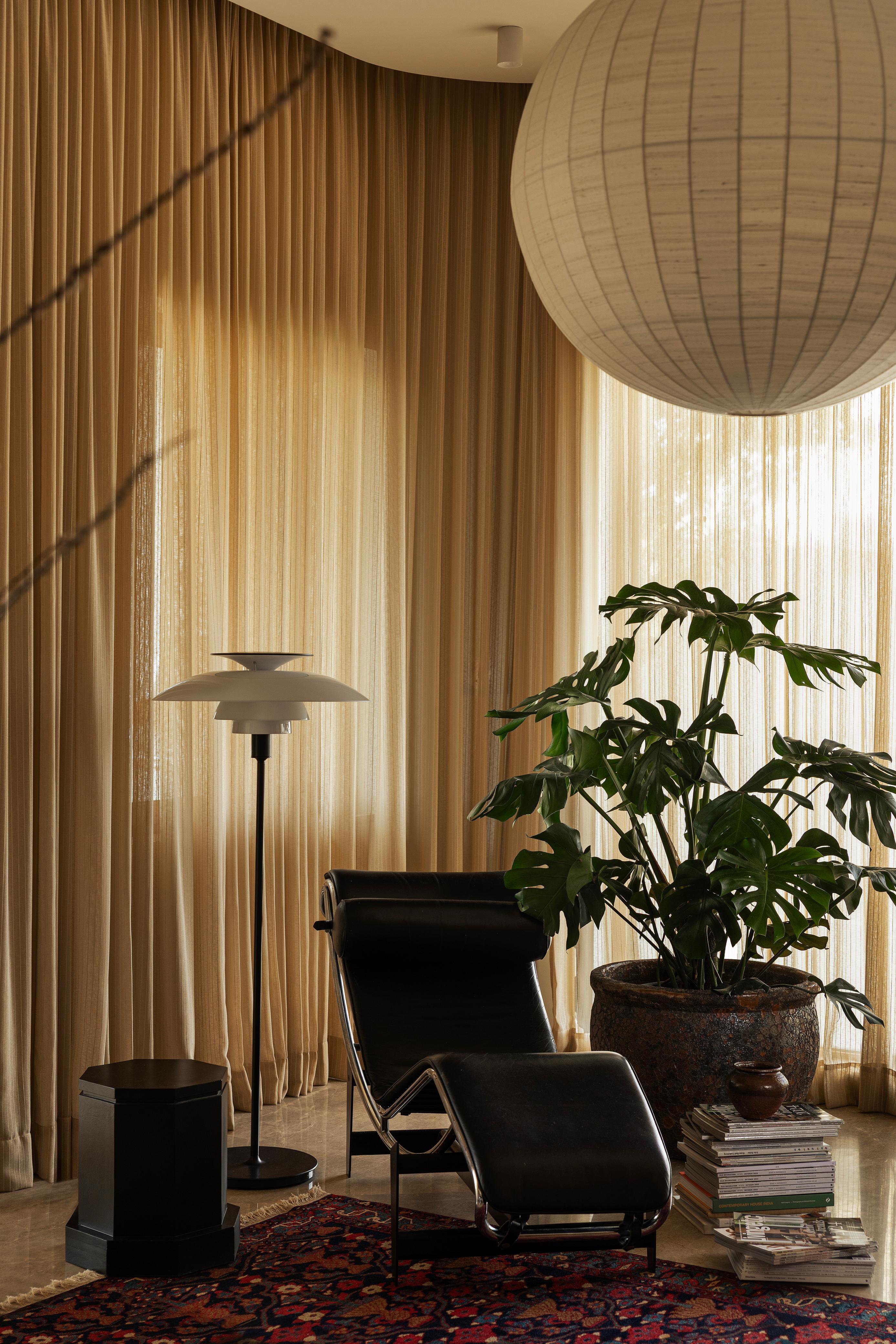 black leather lounge chair