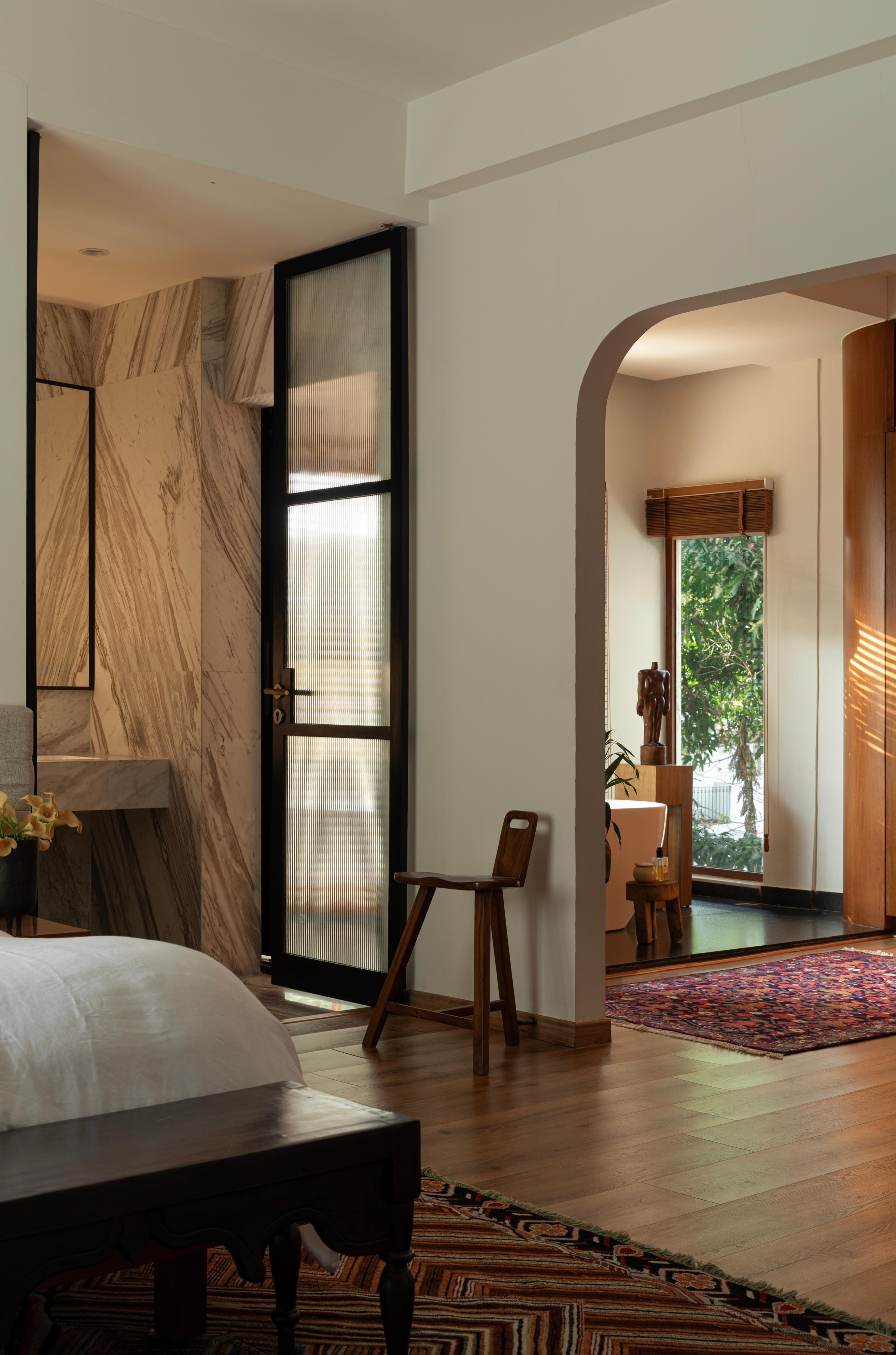 curved bedroom threshold