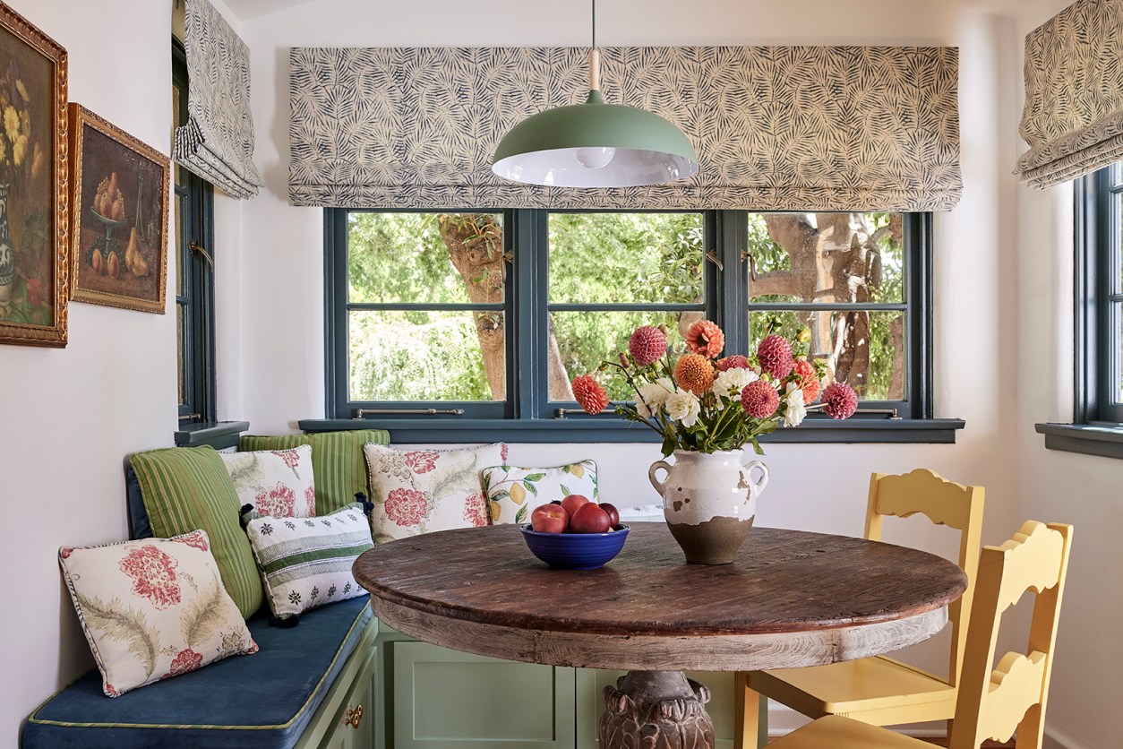 20 Paint Colors Interior Designers Love on Windows