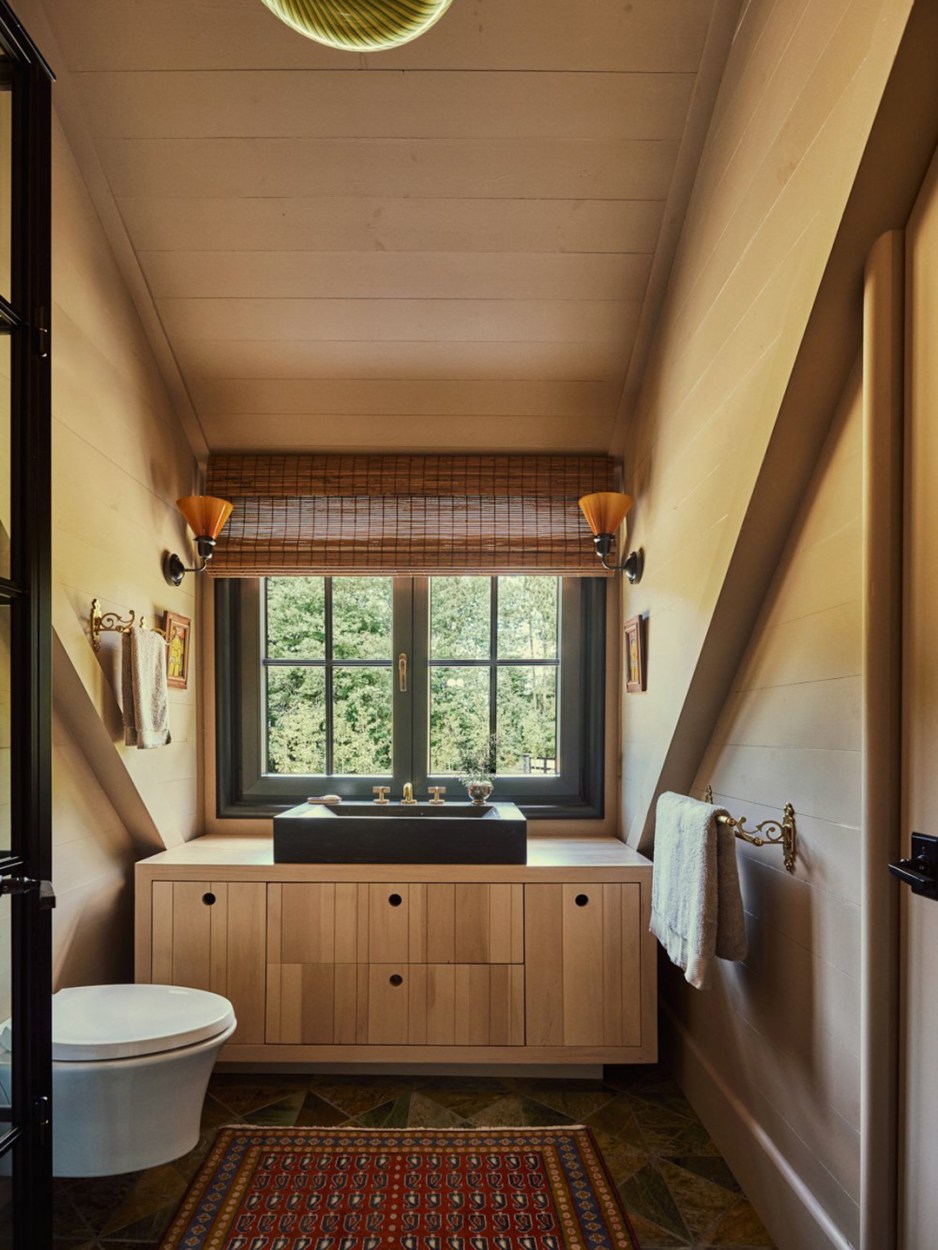 20 Paint Colors Interior Designers Love on Windows