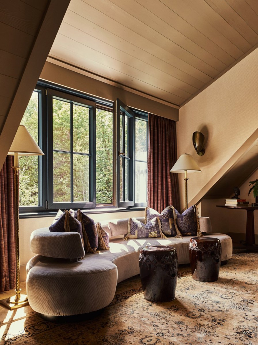 20 Paint Colors Interior Designers Love on Windows