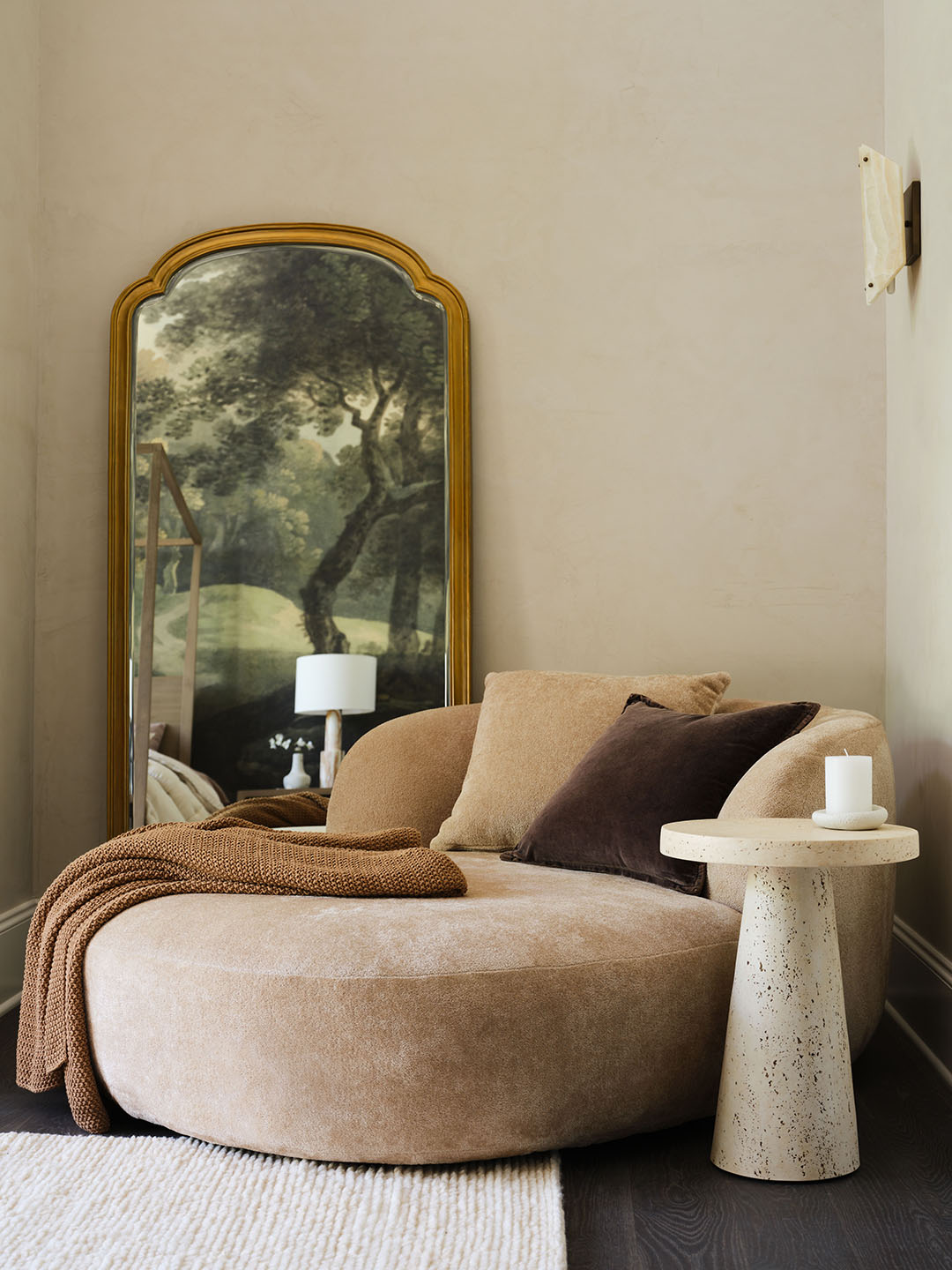 Chaise lounge and mirror