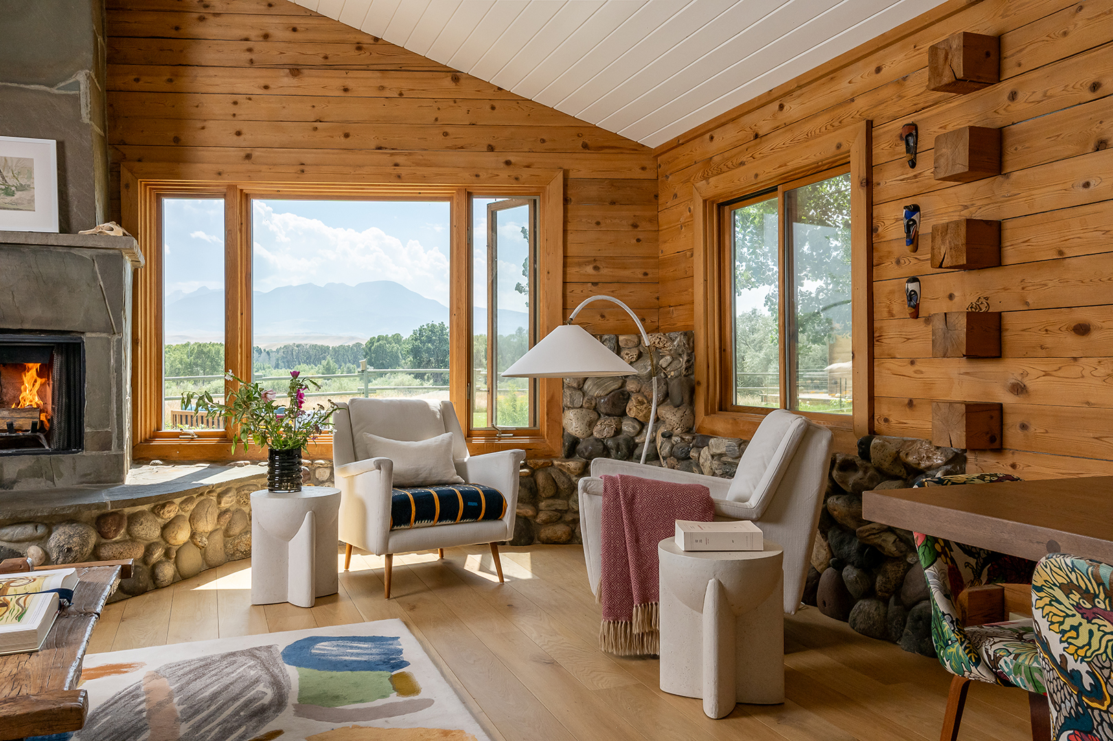 Living room view to the mountains
