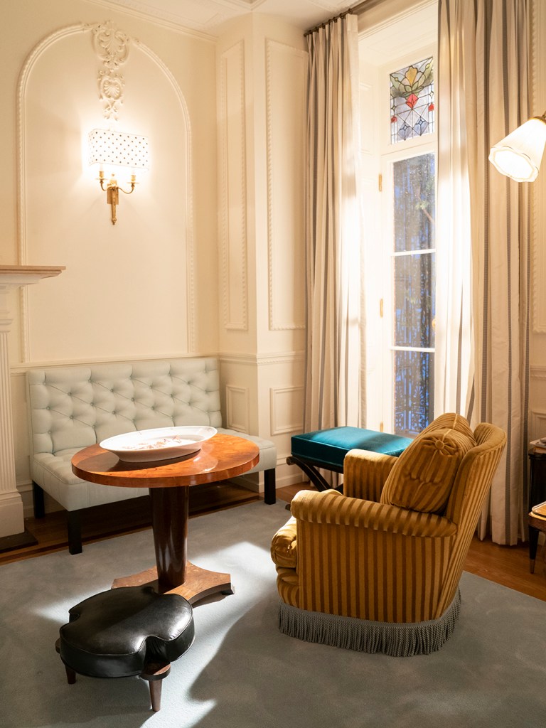 Carrie Bradshaw Kitchen Chairs: Stylish Seating Inspired by the Icon