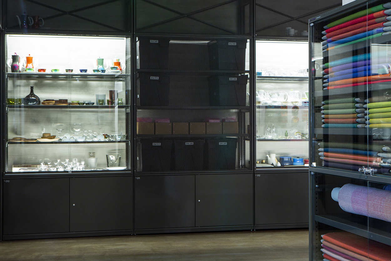 Bryk & Wirkkala -katseluvarasto / EMMA – Espoon modernin taiteen museo © EllaTommila / EMMA Bryk & Wirkkala Visible Storage / EMMA – Espoo Museum of Modern Art © EllaTommila / EMMA Visningslagret Bryk & Wirkkala / EMMA – Esbo moderna konstmuseum © EllaTommila / EMMA