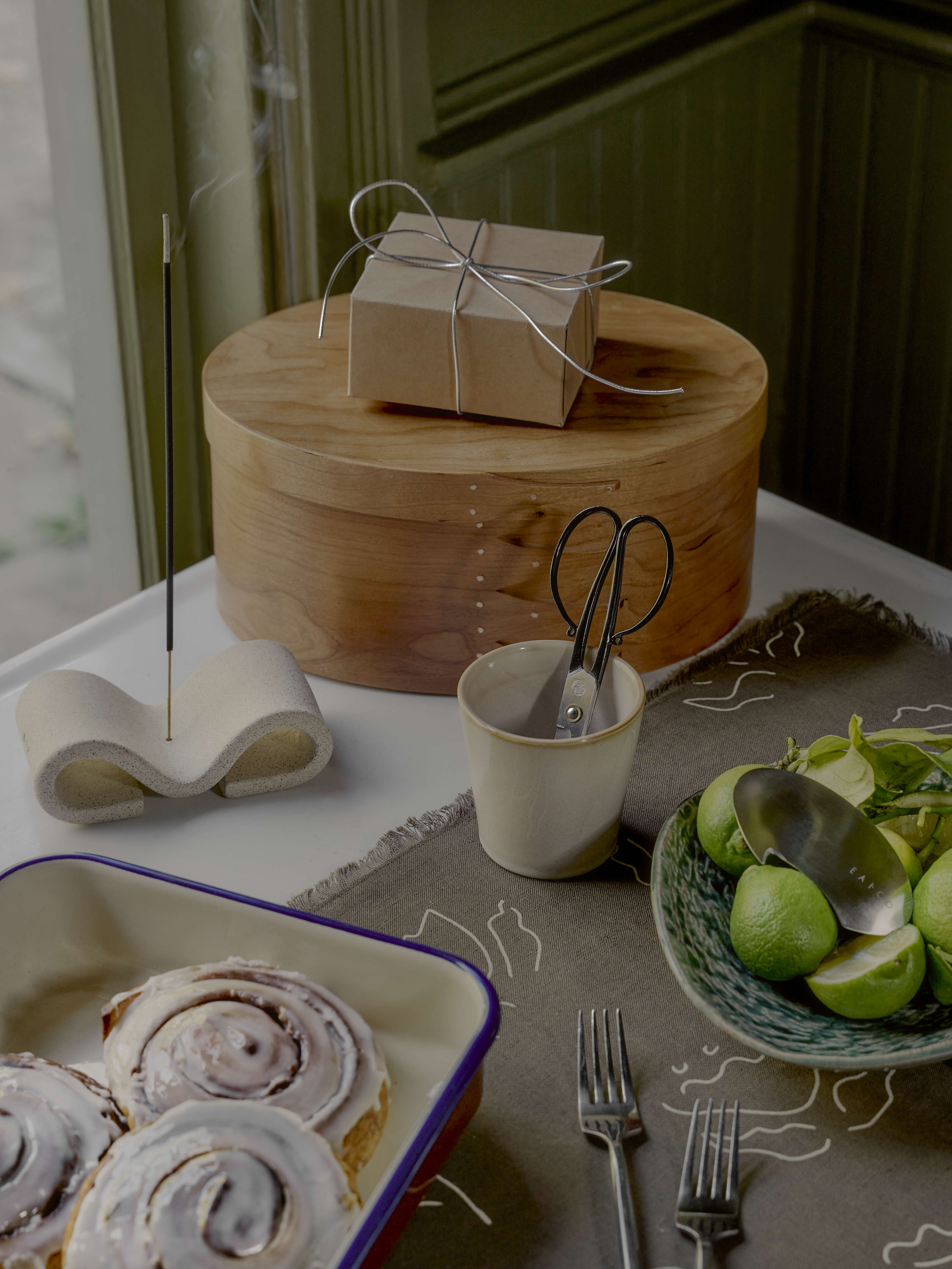 2025-Gift-Guide-Domino-Minimalist