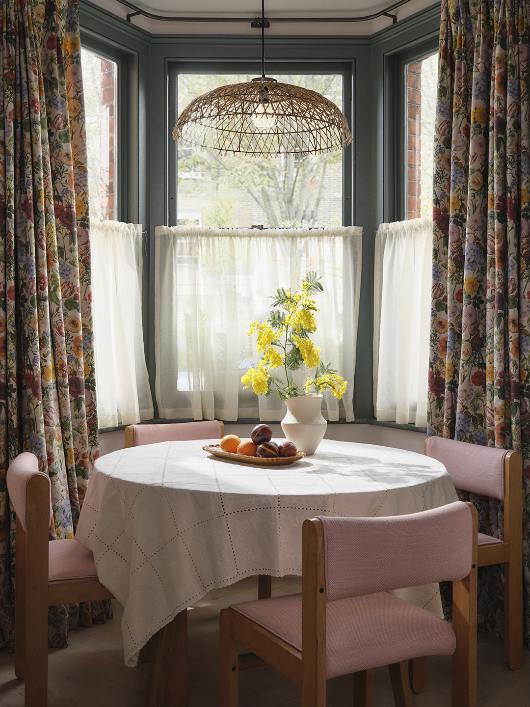 dining nook in bay window