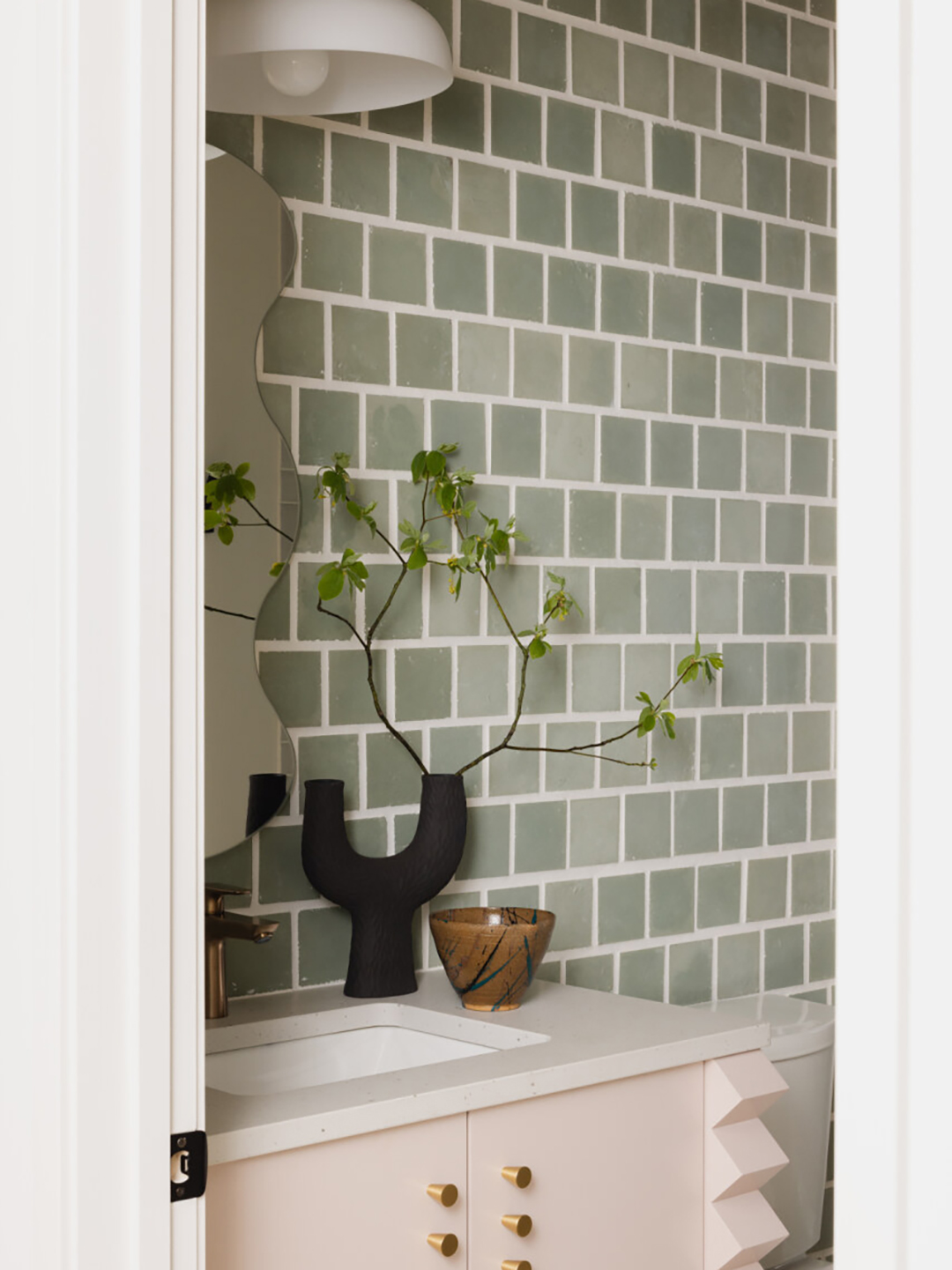 vanity with pointed edges