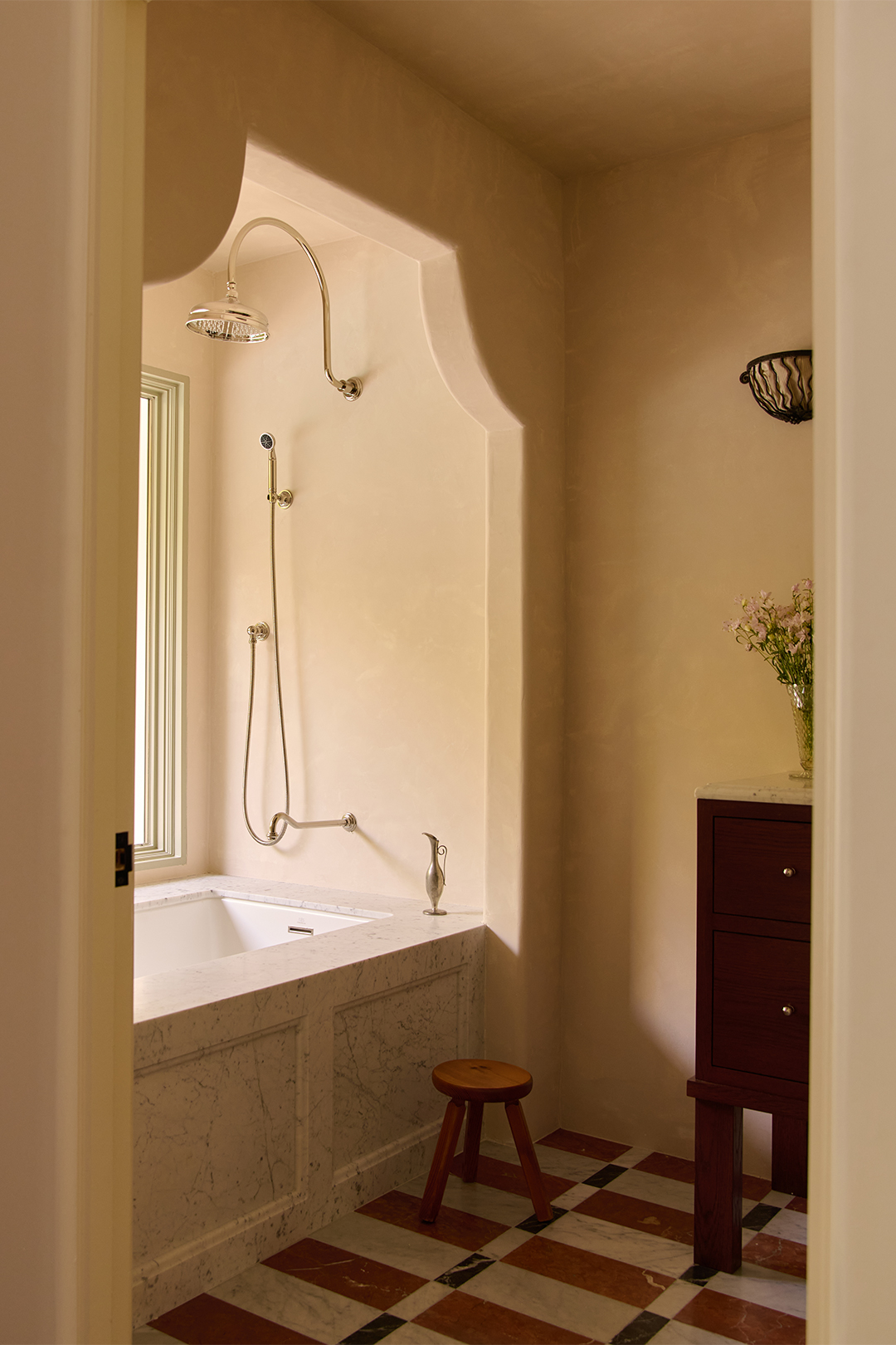 shower-tub alcove