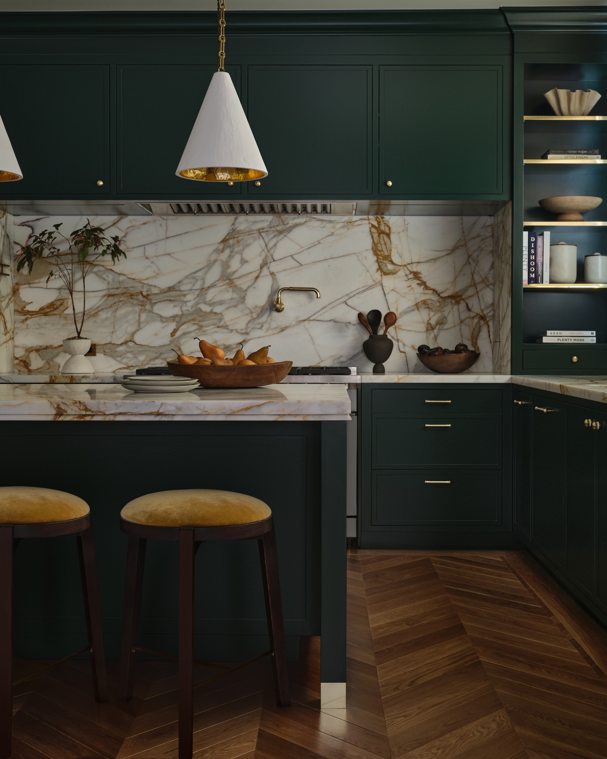 the-best-kitchen-cabinet-color-for-2026-according-to-designers