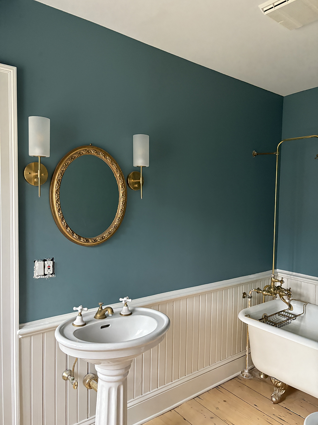 grey bathroom with pedestal sink