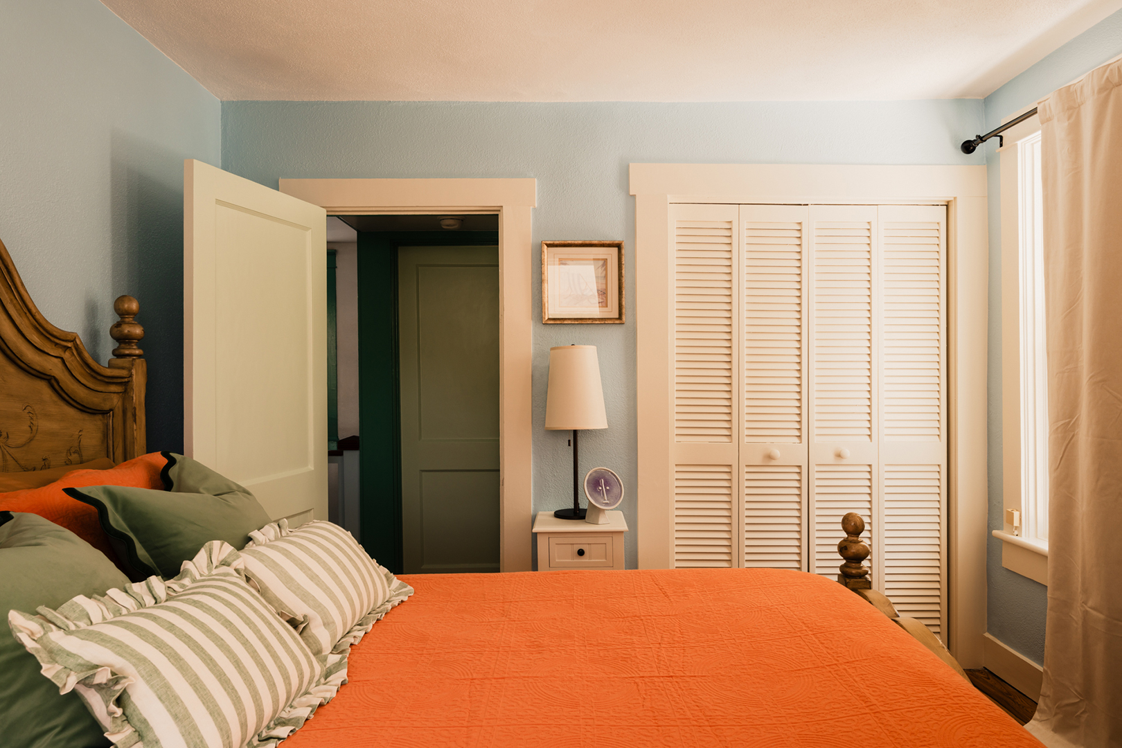 coral and blue bedroom