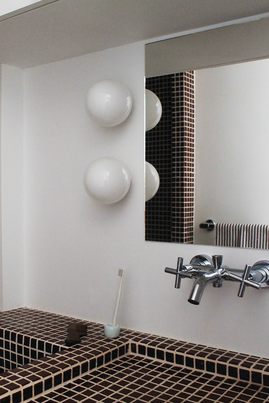 00-FEATURE-montmartre-paris-bathroom-before-and-after-domino-06