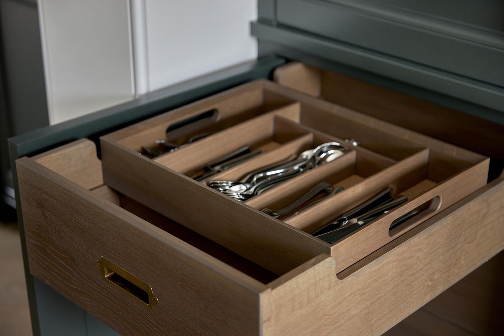 cutlery drawer with removable tray