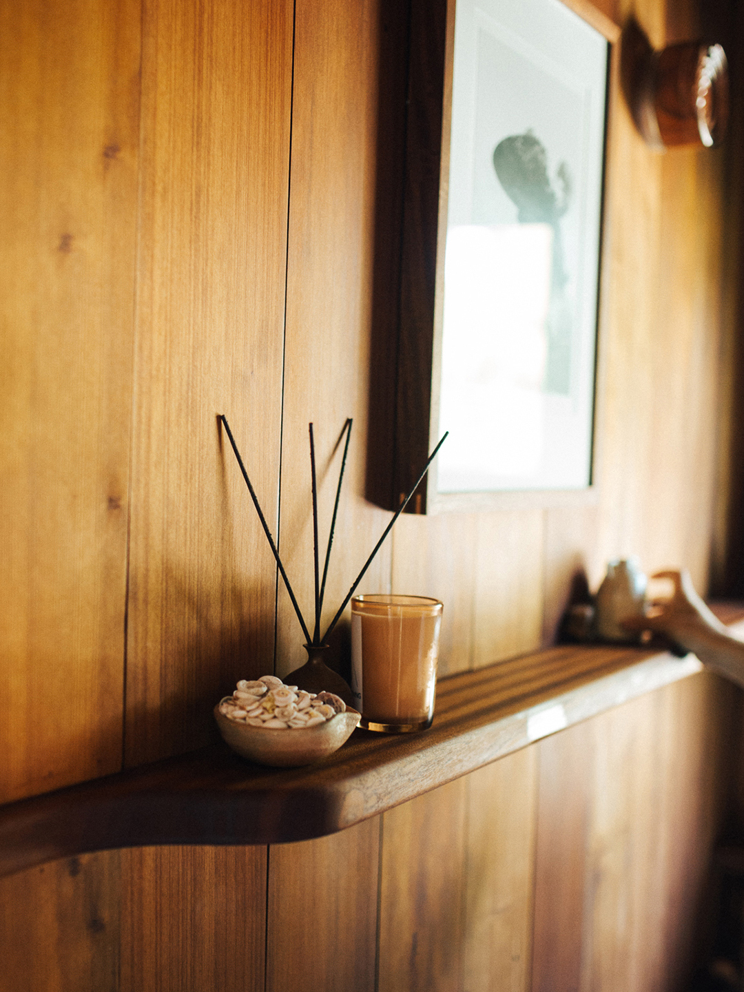 picture ledge in bathroom